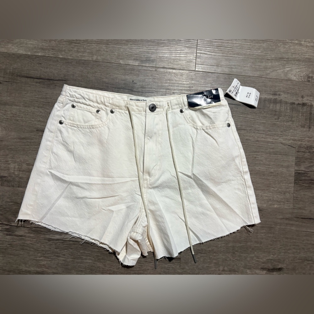 NWT Women’s Abercrombie & Fitch Curve Love White Denim Shorts 24